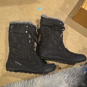 Columbia Women's Quilted Black Winter Boots